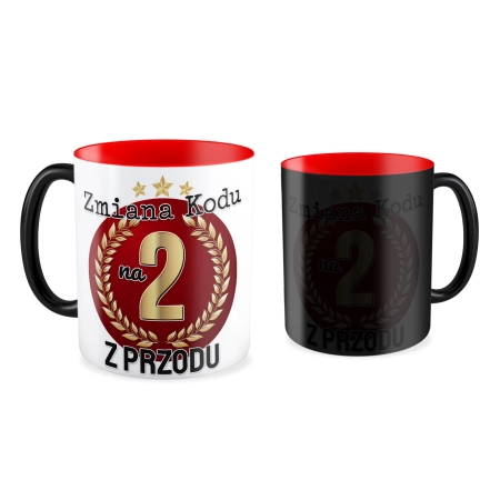 Kubek magiczny czerwony na 20 URODZINY Zmiana kodu 2 z przodu Dwudziestka